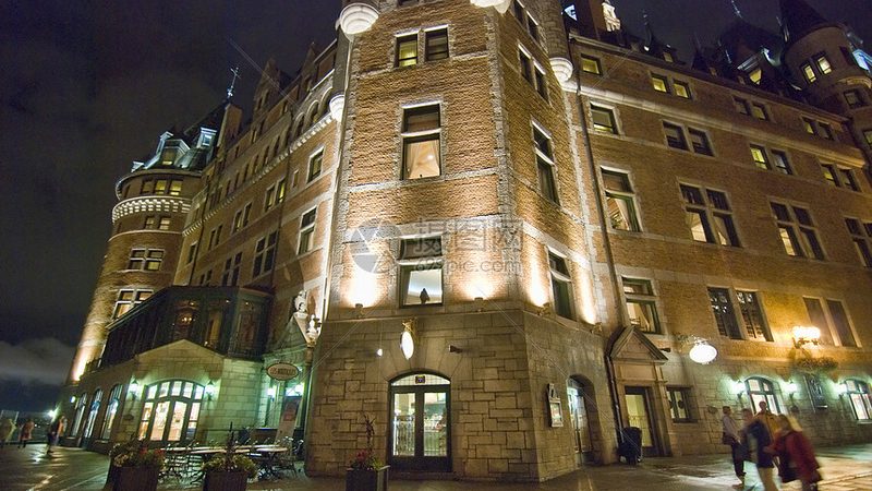 定制师是连接消费者和旅游产品的桥梁，他们需要具备以下职责：